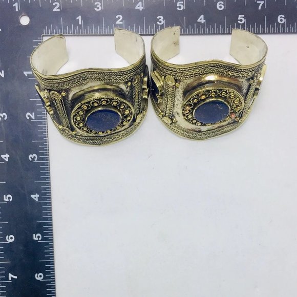 Single Vintage Kuchi Cuff Bracelet: Afghan Tribal Jewelry with Lapis Lazuli - Picture 3 of 7